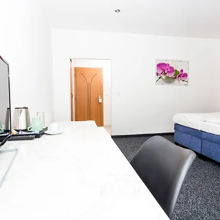 Tif & Restaurant Hotel Obrnice